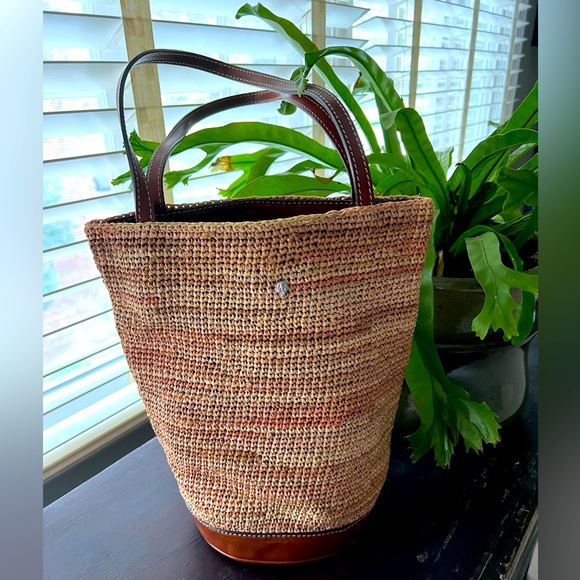 Helen Kaminski Madagascar Raffia and Leather Bucket Bag EUC - Picture 1 of 6